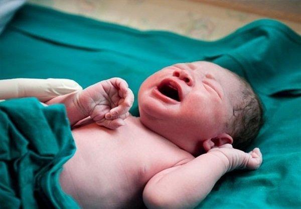 نوزاد دختر در آمبولانس اورژانس دزفول به دنیا آمد