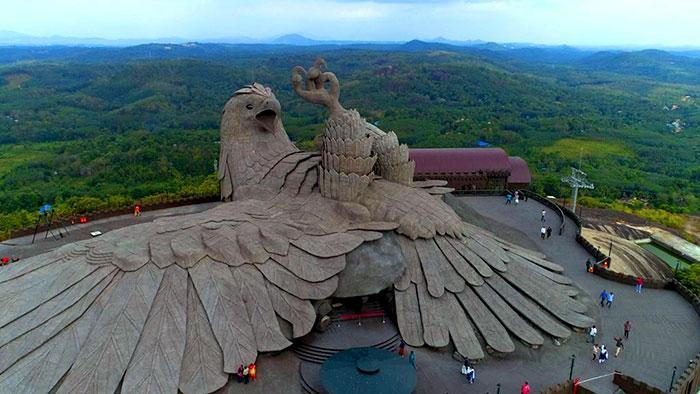 بزرگ ترین مجسمه جهان به شکل پرنده در هند